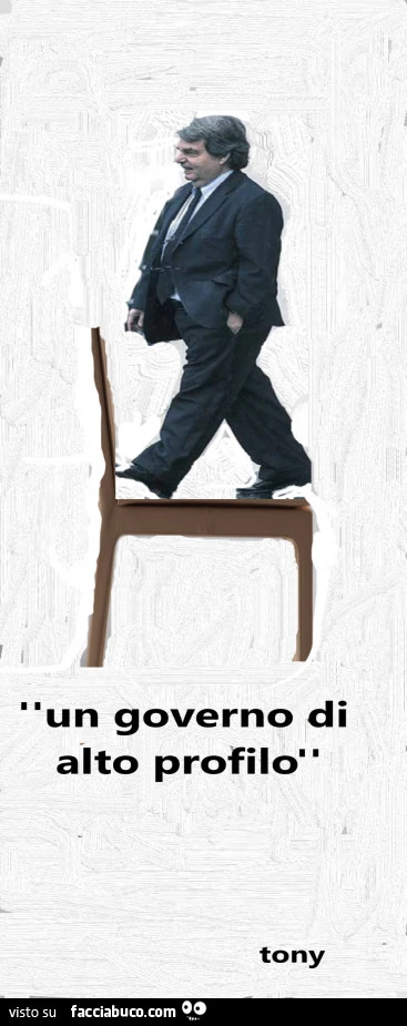 Brunetta sopra la sedia