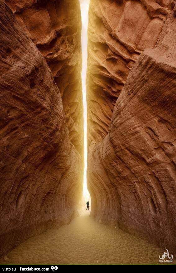 Il tunnel di Luce, Petra, Giordania