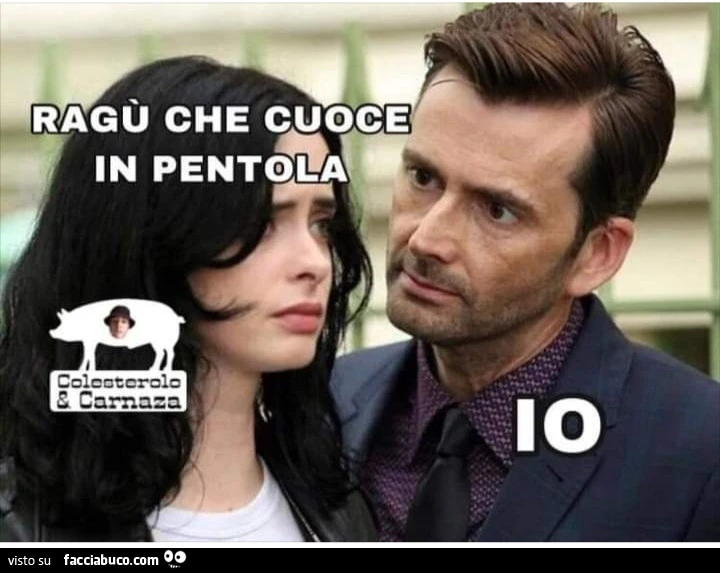 Ragù che cuoce in pentola. Io