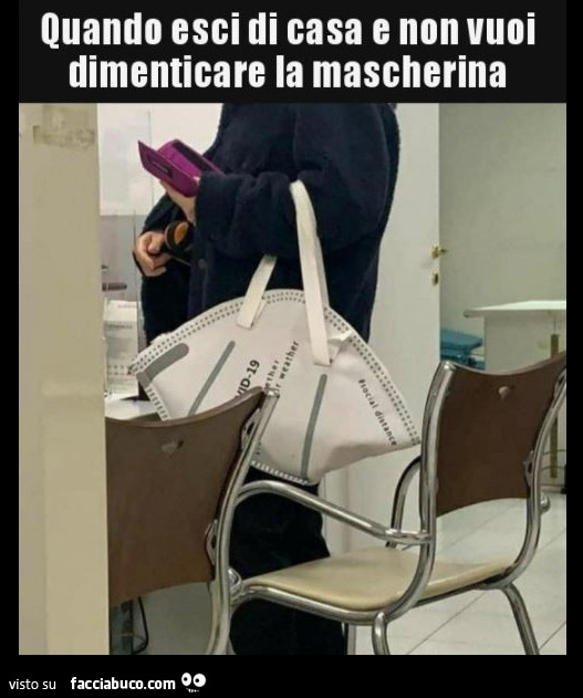 Quando esci di casa e non vuoi dimenticare la mascherina