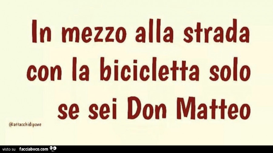 In mezzo alla strada con la bicicletta solo se sei don matteo