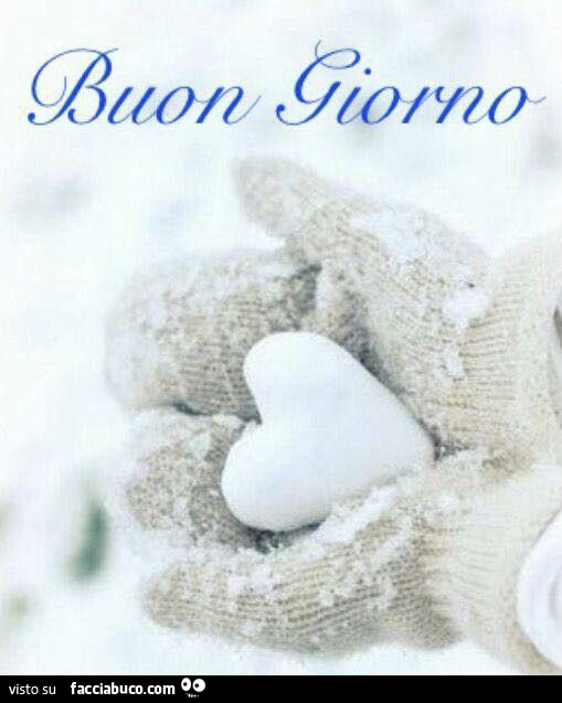Cuore di neve in mano. Buon giorno