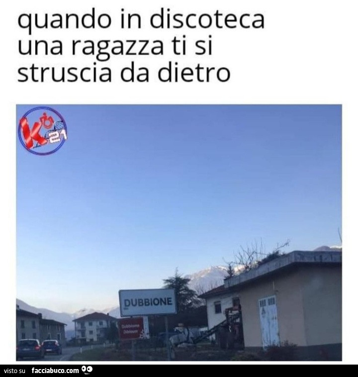 Quando in discoteca una ragazza ti si struscia da dietro