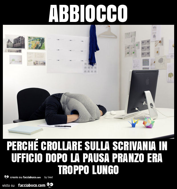 Abbiocco perché crollare sulla scrivania in ufficio dopo la pausa pranzo era troppo lungo