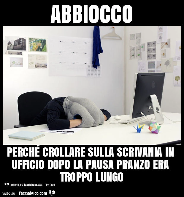 Abbiocco perché crollare sulla scrivania in ufficio dopo la pausa pranzo era troppo lungo