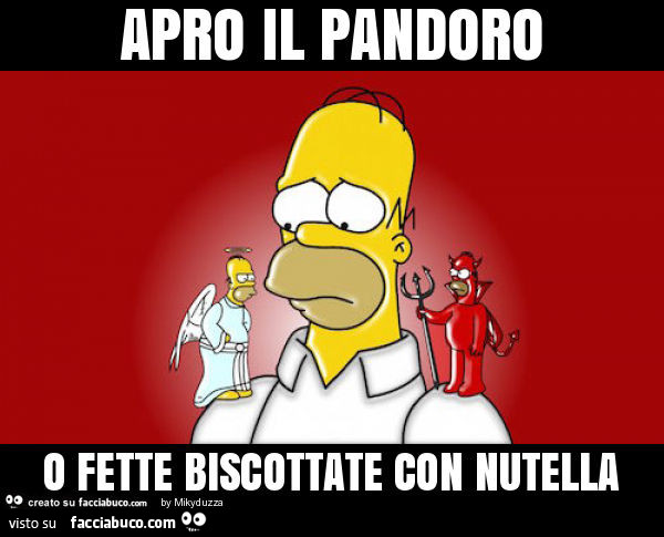 Apro il pandoro o fette biscottate con nutella