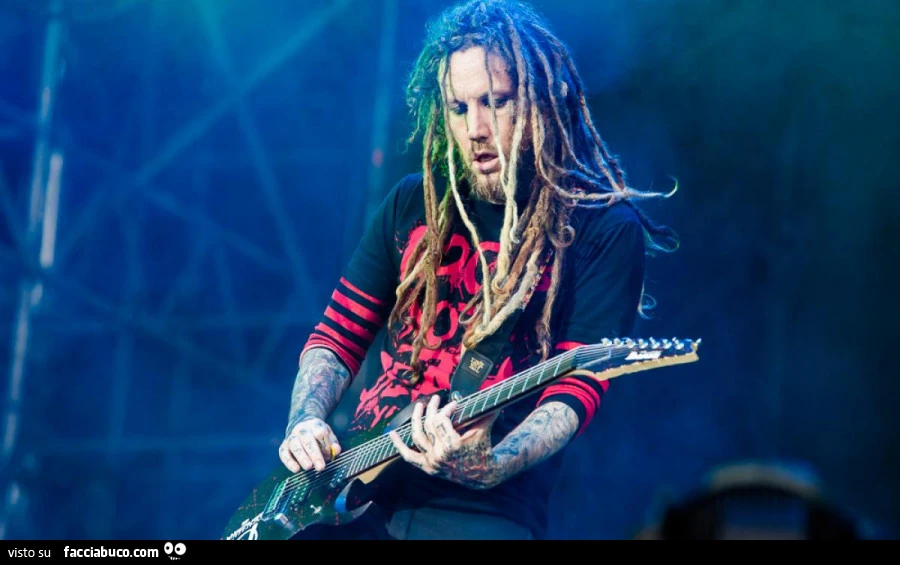 Brian Head Welch col basso